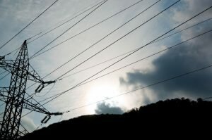 listrik tegangan tinggi